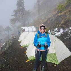 "Total motiviert", dick eingepackt und ready für den Abstieg😎