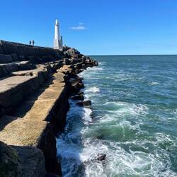 Hafenmole mit Cristo Redentor an der Spitze (Christus, der Retter)