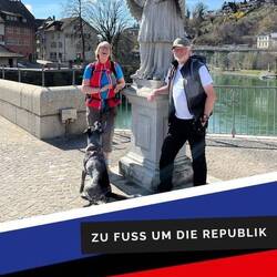 Eigentlich wollen wir nur einen Aufkleber kaufen!😁