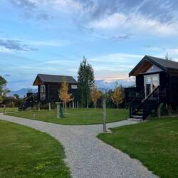 Rabbit Island Hits, gehört unserem Fußballtrainer John