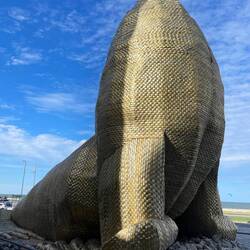 Der Seelowe vor dem Museum MAR