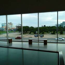 Vor dem Museum lernen Fahrschüler das Einparken, Abbremsen und noch so manch anderes.