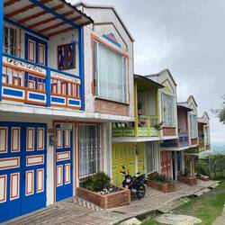 Alle Häuser sind herausgeputzt