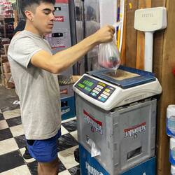 Ein paar Minitomaten und eine Gurke kosten 500 Pesos (2,50 Euro).