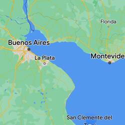 Der Rio Plata fliesst von Buenos Aires bis San Clemente. Dort vermischt er sich mit dem Atlantik.
