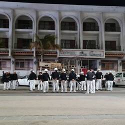 Die Jungs von der Marine sorgen für Ordnung