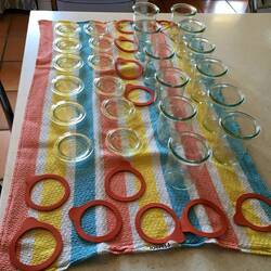 Gläser bereit für das frische Gelee