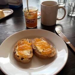 Mhhh, feine Butterbrote mit Nsperos-Gelee