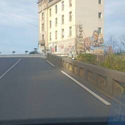 Exponierte Lage an der Küstenstraße, aber leerstehend