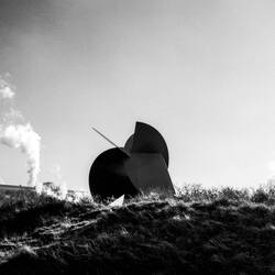 Sculptuur 'Playing Waves' (1999) / Jaak Soans.
