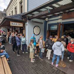 Die Schlange vor Ferge Burger