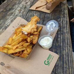 Fish and Chips, etwas Süßigkeiten für Katti für ca. 17€