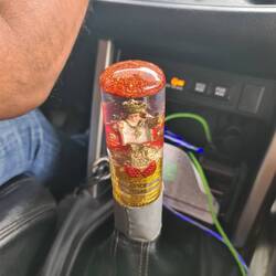 Der heilige Geist im Schaltknauf