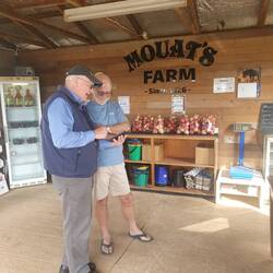 Explored the Tumbarumba Valley- first stop at Mouat's apple orchard for fresh apples.