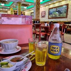 Giftige Inca Kola im Chifa-Restaurant