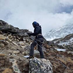 Trainingseinheit am fix-angebracht Seil
