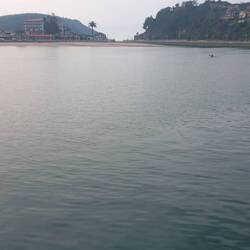 Nett anzusehen, Ribadesella mit dem Bergen dahinter