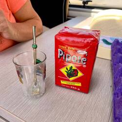 Ein Geschenk von einem Mann aus Syrien, ähnlich wie Mate-Tee