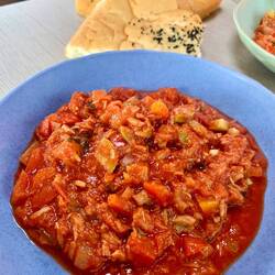 Thunfisch-Tomaten-Gemüse