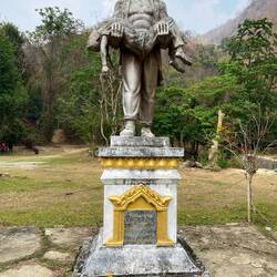 Denkmal an die Tragödie in der Tham Phiu Höhle