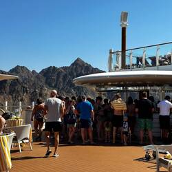 Schlange an der Tränke