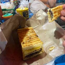 Roti Bakar mit Ananasgelee, Schoki und Kondensmilch 😁