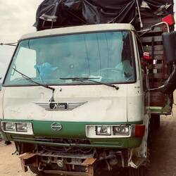 lächelnder Fahrer und, naja, auch irgendwie lächelnder LKW