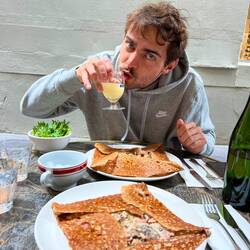 Matheo war sehr glücklich, dass wir hier ein komplett echtes französiches Restaurant gefunden haben