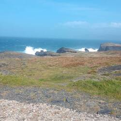 Die Klippen sind bestimmt 40 m hoch