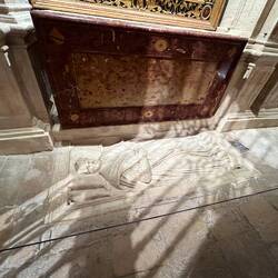 Begraben und doch noch irgendwie da