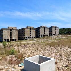 Weitere Bauruinen auf dem Plateau