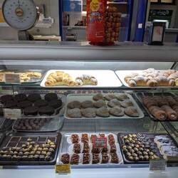 Cornetto con pistachio... He filled it fresh for me! :)