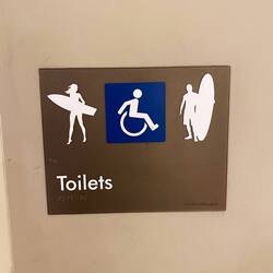 שלט שירותים מגניב