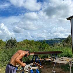 פה בנינו ארון