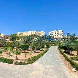 Ein typischer Hotelkomplex, wie es ihn fast überall auf der Welt gibt.