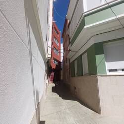 Schön anzusehen durch die schmalen Gassen