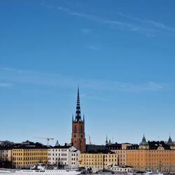 Das Schiff vorne ist ein nettes Hotel, zumindest sah es von außen so aus