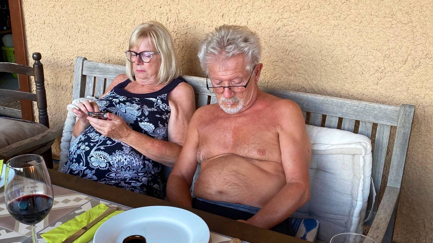 Beschäftigung zweier Gäste zwischen zwei Essensgängen 😂