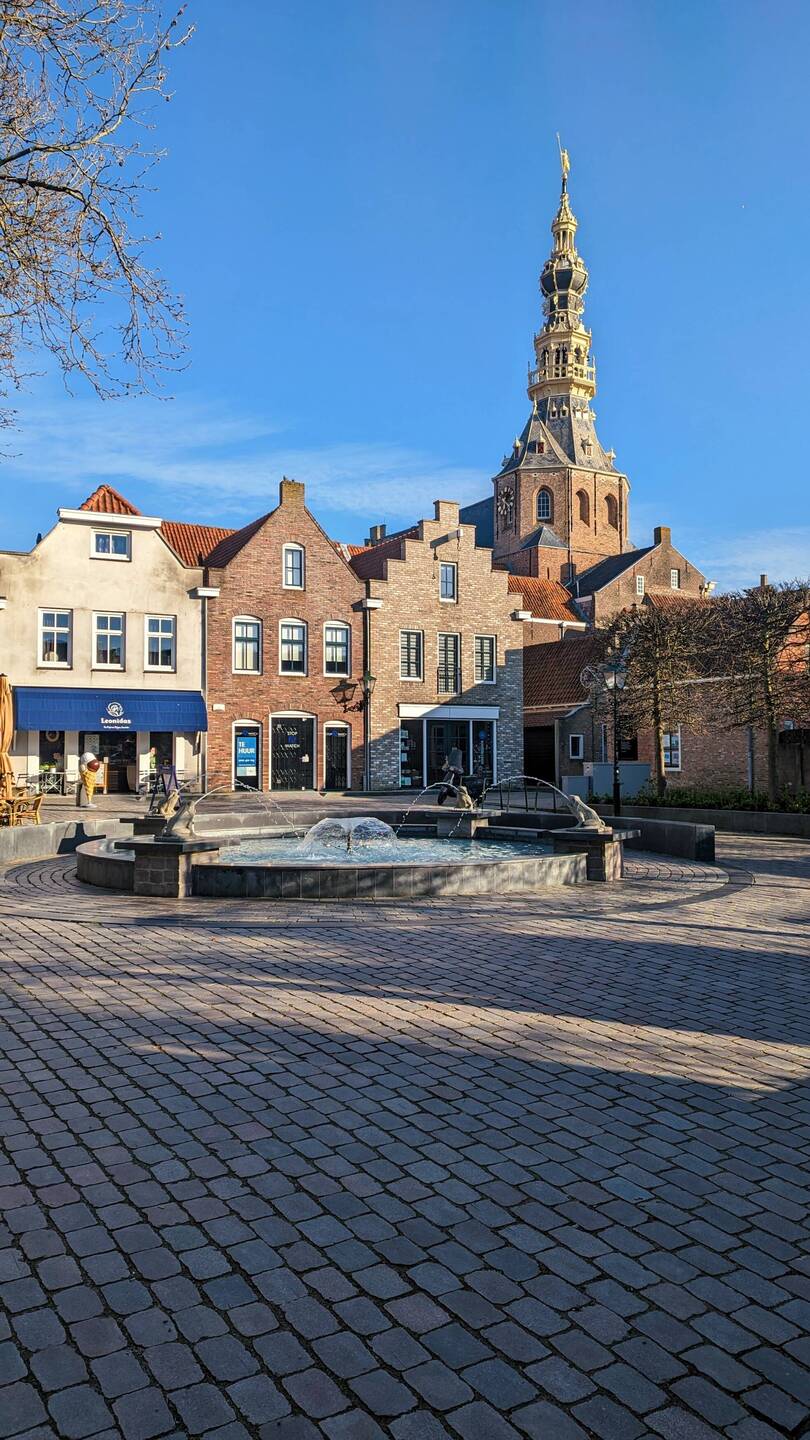 Stadhuismuseum (im Hintergrund)