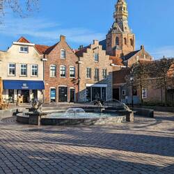 Stadhuismuseum (im Hintergrund)