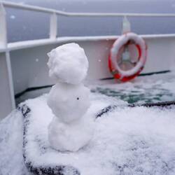 Juhu! Es reicht für einen Schneemann an Bord