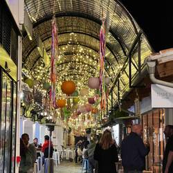 Schlemmer-Passage Els magazinos in Denia zu später Stunde