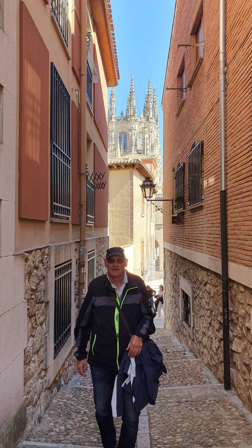 Durch diese hohle Gasse wird er kommen.