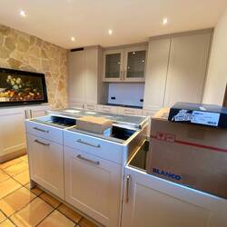 Die Hauptmontage ist beendet. Am Montag wird noch die Steinabdeckung ausgemessen und angefertigt.