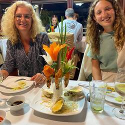 Huitres et crevettes joliment présentées