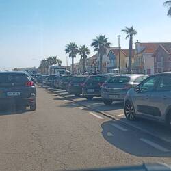 Costa Nova, schick mit gestreiften Häusern aber voll