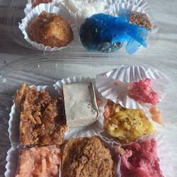 Neue Süßigkeiten probiert Kokos-Fruchtsnacks