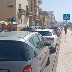 Mach d Mittag wird es dann voll am Praia do Pedrogão