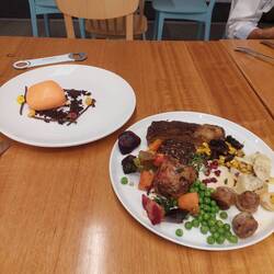 Repas traiteur qd Flo bosse comme serveuse pour des évènements 🤤🤤