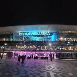 Rod Laver Arena, on peut d'ailleurs voir le restaurant où Flo bossait ☺️